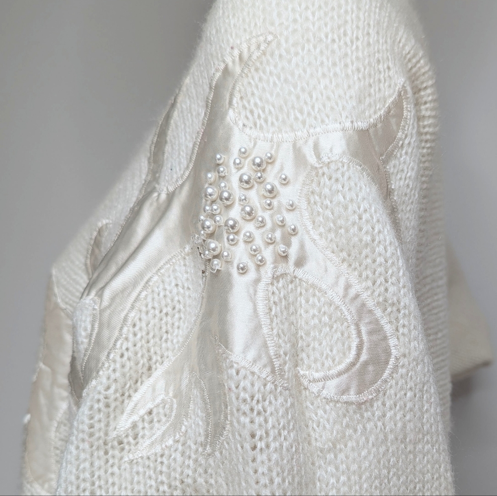 80s Vintage Off-White Batwing Sleeve Sweater With Satin Tribal Design & Beading - Picture 6 of 8